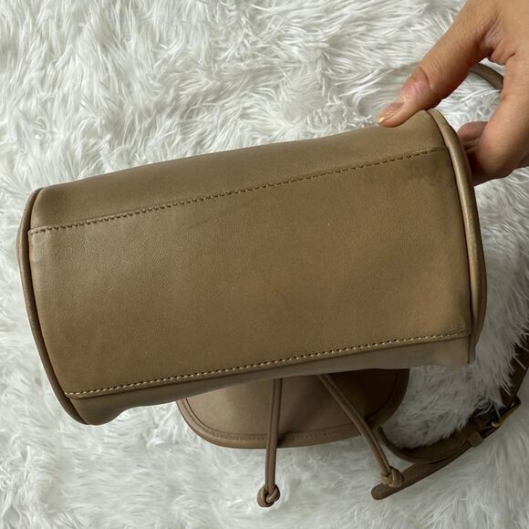 Vintage Coach Taupe 4029 Flap Drawstring 1980s Crossbody Shoulder Bag - Picture 6 of 14